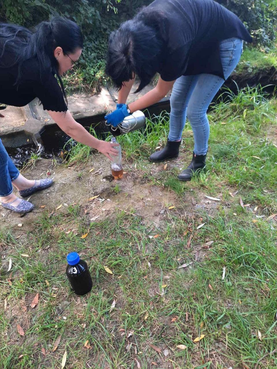 Тяжелые металлы и химия: в Хмельницком свалка сильно загрязняет воду в озере (фото)